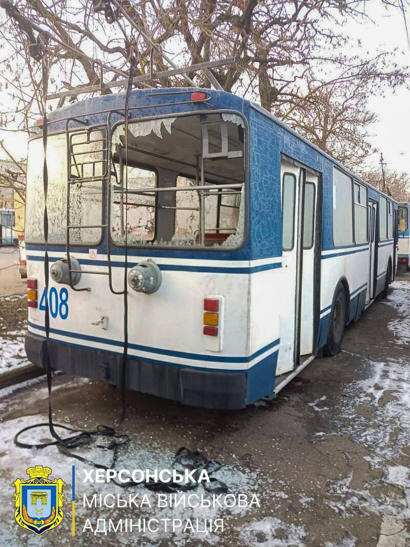 Російська армія обстріляла автопідприємство у Херсоні 