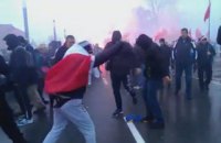 На "Марше Независимости" в Варшаве сожгли украинский флаг