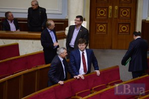 На собрание оппозиции пришли более 150 народных депутатов