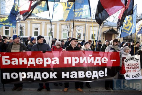 Львовский облсовет призвал Зеленского вернуть Бандере звание героя Украины