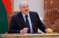 Лукашенко собрался открыть на границе пункты вакцинации "Спутником" для граждан Украины