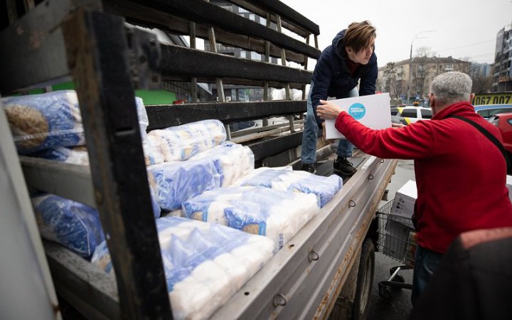 Литовський фонд Food for Ukraine доставив до Києва 28 вантажівок продуктів для малозахищених