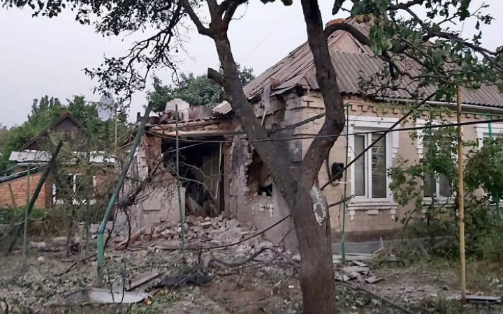 Уночі окупанти обстріляли три райони Дніпропетровщини. Сталося п’ять пожеж, є поранені