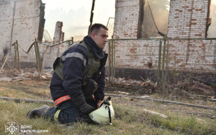 На Харківщині через удар РФ у навчальному закладі зайнялася пожежа