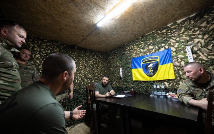 Зеленський зустрівся з військовими на Вовчанському напрямку і заслухав доповіді командирів