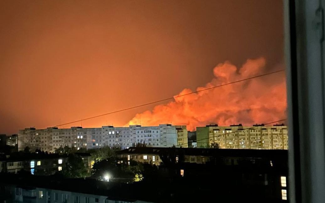 Пожежа після вибухів у Бердянську 