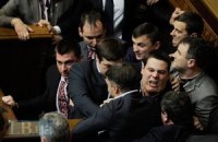 Депутаты вернулись с перерыва: в Раде драка