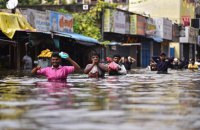 Циклон на півдні Індії вбив щонайменше 9 осіб, 8 тисяч евакуювали