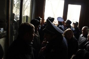Львів'яни захопили облдержадміністрацію