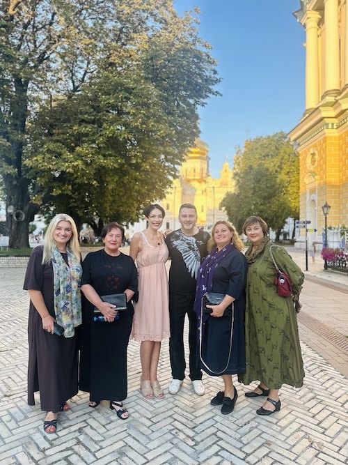 Оксана Повякель, Соня Кошкіна, Сергій Перман, Людмила Монастирська та друзі 