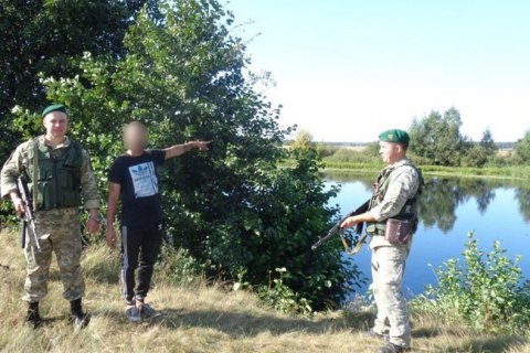 Пограничники задержали трех кубинцев, которые нелегально попали в Украину через реку в Сумской области