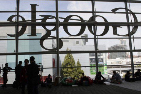 Google та Apple переносять повернення співробітників в офіси на початок наступного року 