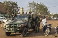 Ісламістські бойовики напали на катер у Малі, убивши щонайменше 49 людей