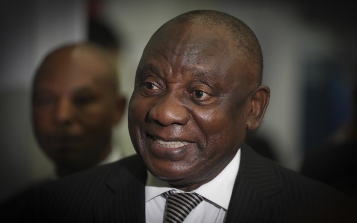 Президент ПАР не йде відставку після поразки його партії і закликає до єдності