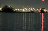 В американському Балтиморі обвалився міст після того, як у нього врізалося вантажне судно 