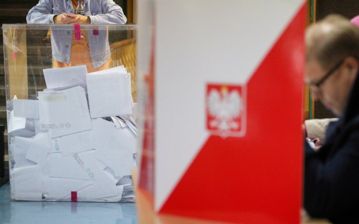 У Польщі на місцевих виборах за попередніми даними перемагає опозиційна партія "Право і справедливість"