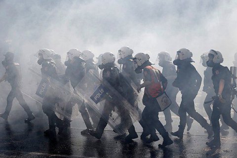 В Анкаре полиция разогнала митинг против расширения полномочий Эрдогана