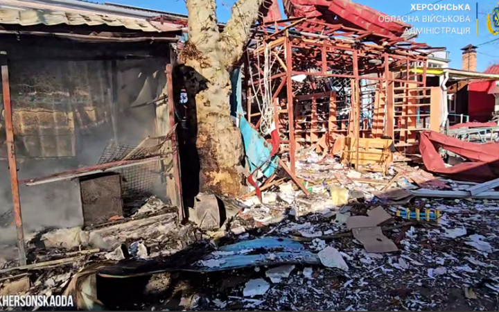 Росіяни обстріляли ринок у Херсоні і вбили працівника 