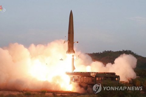 Северная Корея третий раз за восемь дней запустила баллистические ракеты