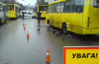 В Киеве пьяный водитель протаранил маршрутку, внедорожник и троллейбус