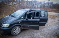 Росіяни атакували дроном авто на Сумщині і поранили двох людей