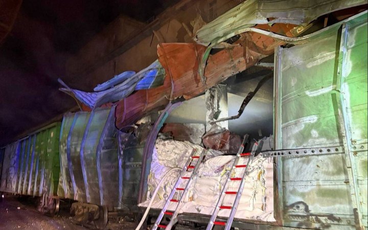 Головне за ніч та ранок середи, 22 квітня: понад 230 боєзіткнень, атака на залізницю, стрілянина в Києві