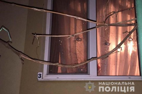 Неизвестный обстрелял из автомата дом судьи в Ровно и бросил гранату во двор (обновлено) 