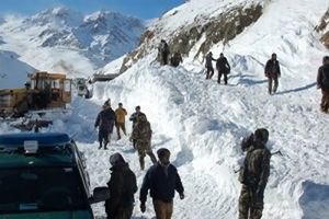 В Пакистане под лавиной погибли 135 военных
