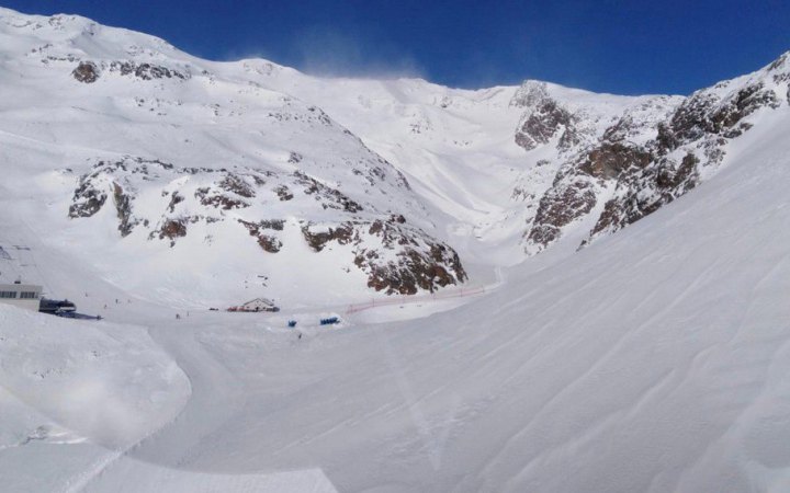 Вісім людей загинули внаслідок сходження лавин в Альпах Австрії