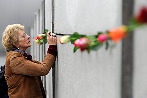 Германия отмечает 23-ю годовщину падения Берлинской стены