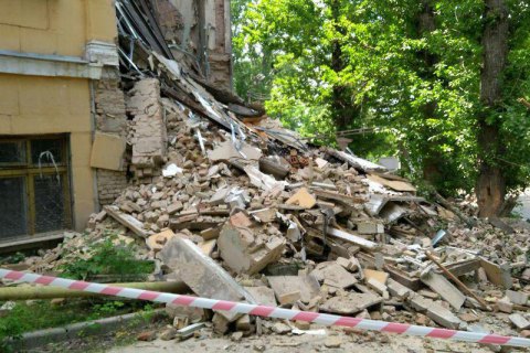В Киеве произошел обвал в заброшенном крыле здания геологического колледжа