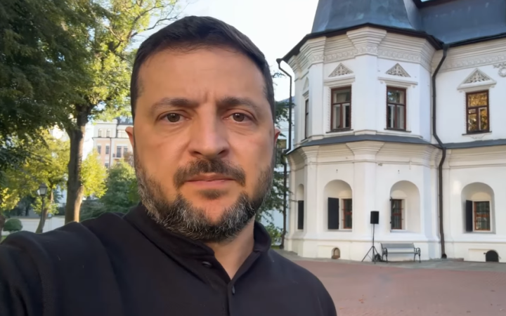 Зеленський підписав три пакети нових санкцій, зокрема проти пропагандистів, які допомагають Росії (доповнено)