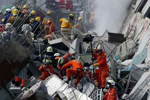 Число жертв землетрясения на Тайване возросло до 37