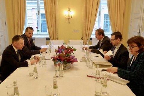 Волкер обсудил ситуацию на Донбассе с представителями ОБСЕ в Мюнхене