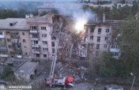 У Миколаєві з-під завалів дістали тіло загиблої через атаку РФ жінки