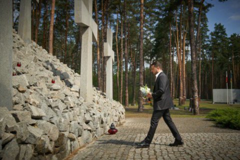 Зеленський вшанував пам'ять жертв політичних репресій у Биківні