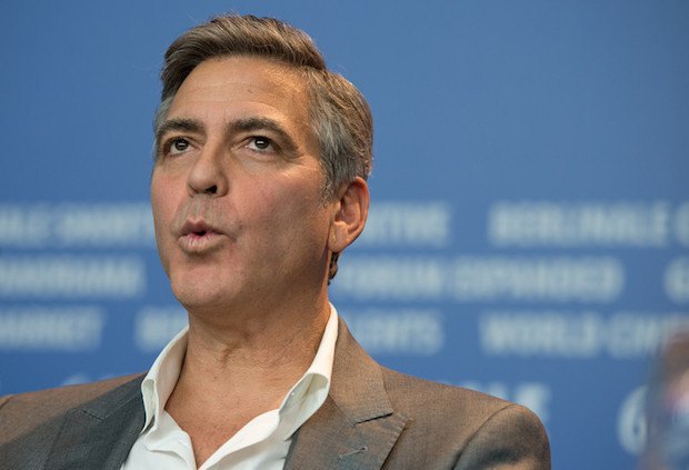 Джордж Клуни на пресс-конференции в Берлине насвистывает музыкальную тему из своего фильма, которую, как указали журналисты,
композитор позаимствовал у Прокофьева