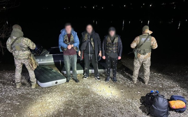 На Вінниччині прикордонники зупинили спробу трьох чоловіків потрапити до Молдови на матрацах
