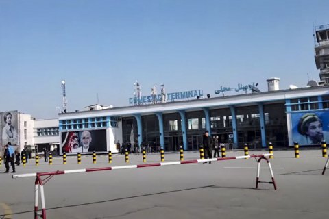 Американські солдати вбили двох озброєних людей в аеропорту Кабула