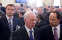 Азаров: министр обороны только скандалит