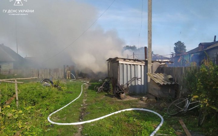 На Сумщині внаслідок ворожого обстрілу спалахнула пожежа