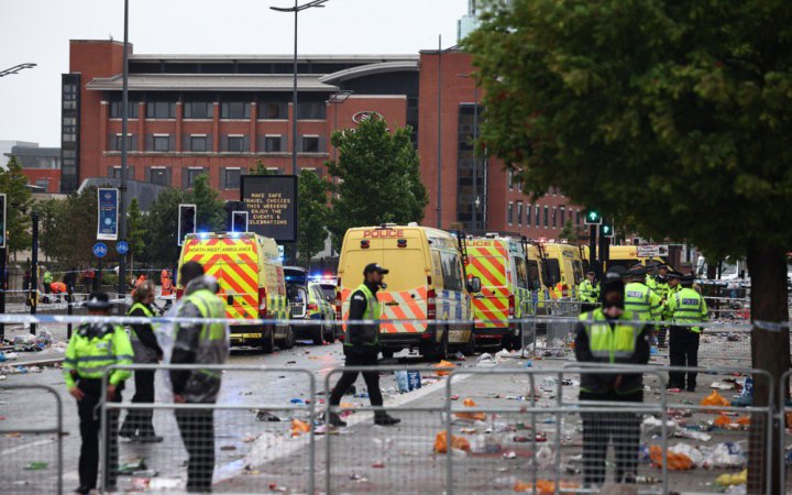 Авто в'їхало у натовп на святковому параді футбольного клубу в Британії (оновлено)