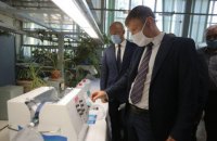 Шмыгаль посетил украинское предприятие, разрабатывающее аппараты ИВЛ по швейцарской технологии