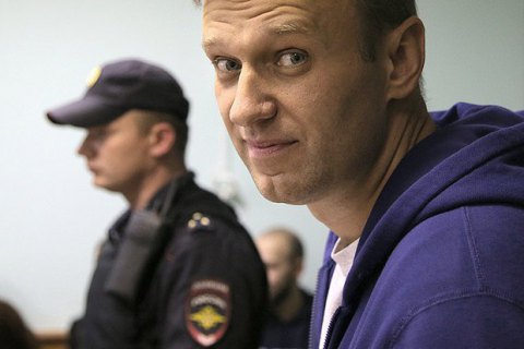 Навального із застосуванням сили затримали біля під'їзду його будинку в Москві (оновлення)