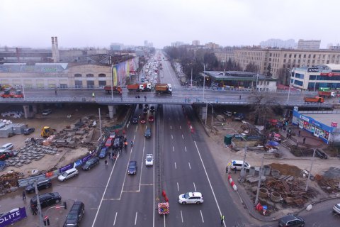 Шулявский путепровод испытали нагрузкой, Кличко в это время стоял под ним