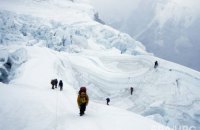 На Евересті загинули троє альпіністів, одна людина зникла безвісти