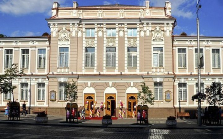 Заклади культури отримали право продавати сувеніри, постери і відкривати кав’ярні