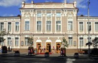 Заклади культури отримали право продавати сувеніри, постери і відкривати кав’ярні