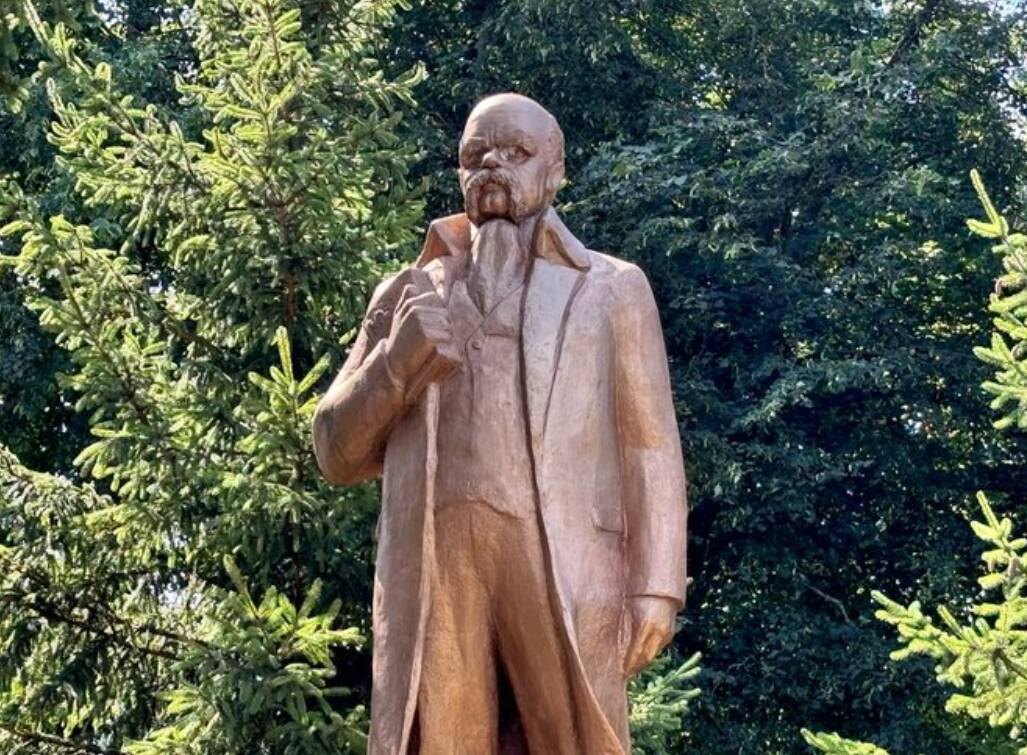 Пам’ятник «Ленін — Тарас Шевченко»