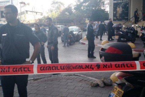 Палестинець з ножем напав на ізраїльтян в офісній будівлі в Тель-Авіві (оновлено)